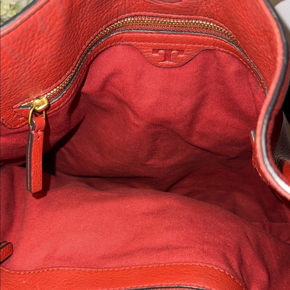 Tory Burch Gemini Link Redwood Leather Shoulder Bag with Gold tone Accent - Picture 8 of 16
